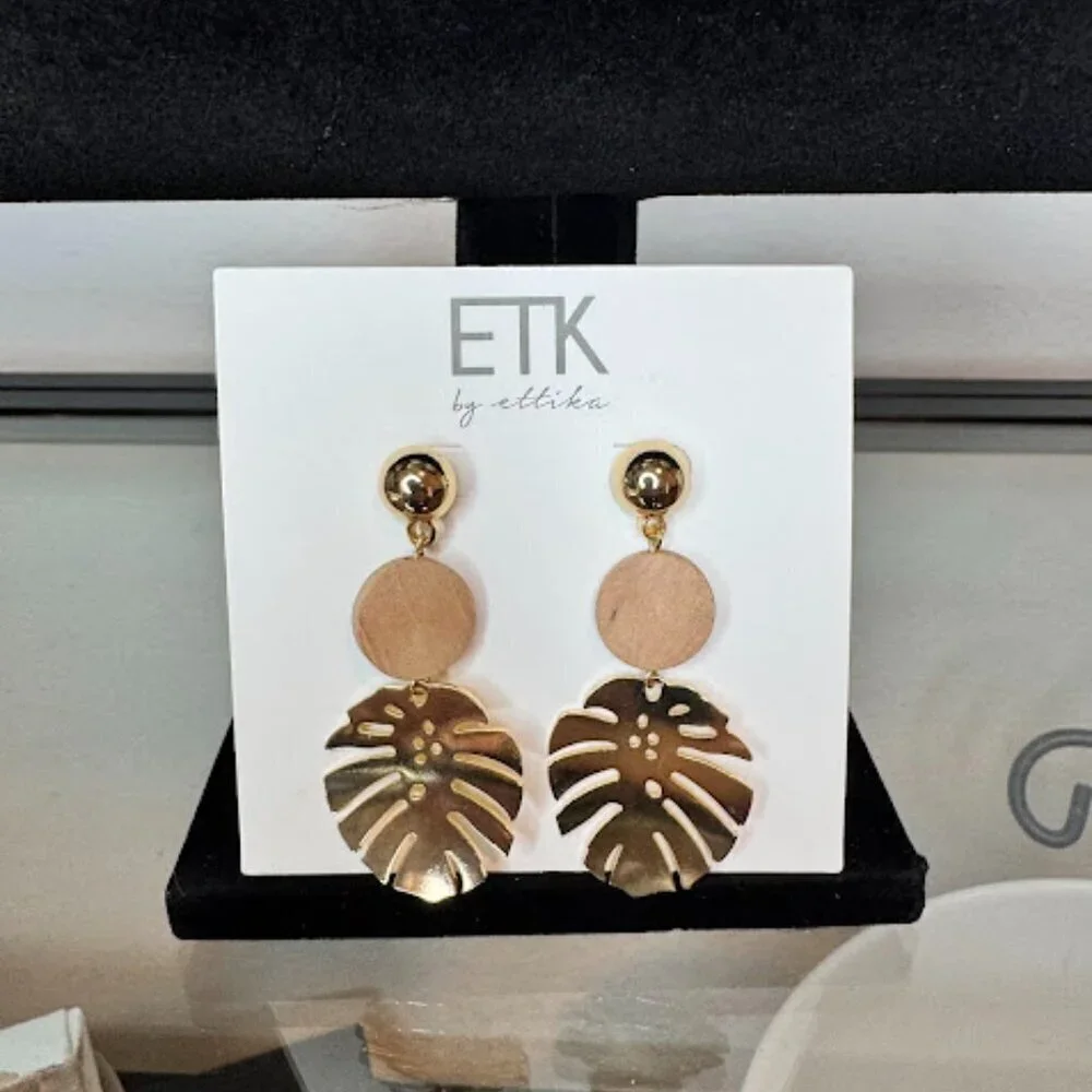 NWT Ettika Island Vibe Gold Palm Leaf Earrings